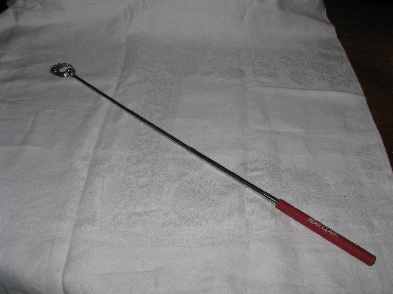 Red & Silver Bear Claw Back Scratcher 8-1/2" To 23"