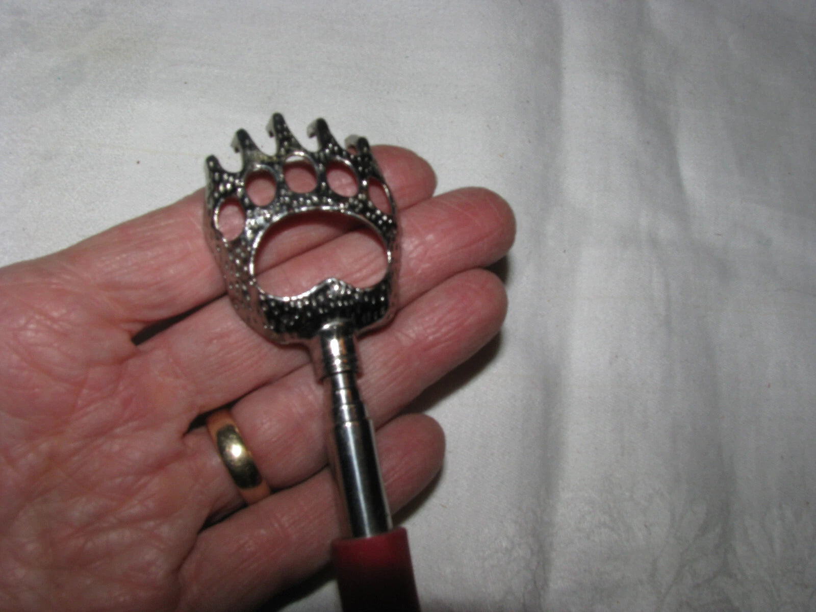 Red & Silver Bear Claw Back Scratcher 8-1/2" To 23"