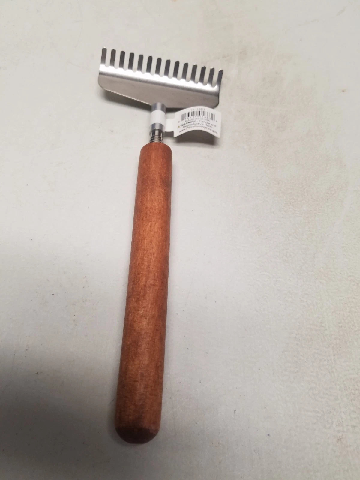 Diamond Visions Extenable Wood Handle Back Scratcher (D)