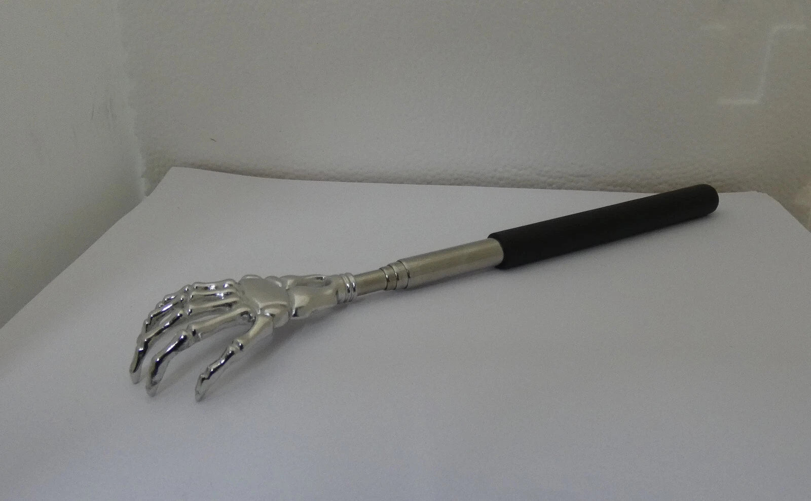 Black Chrome Back Scratcher Extendable Handle Skeleton Hand Massager (T17)