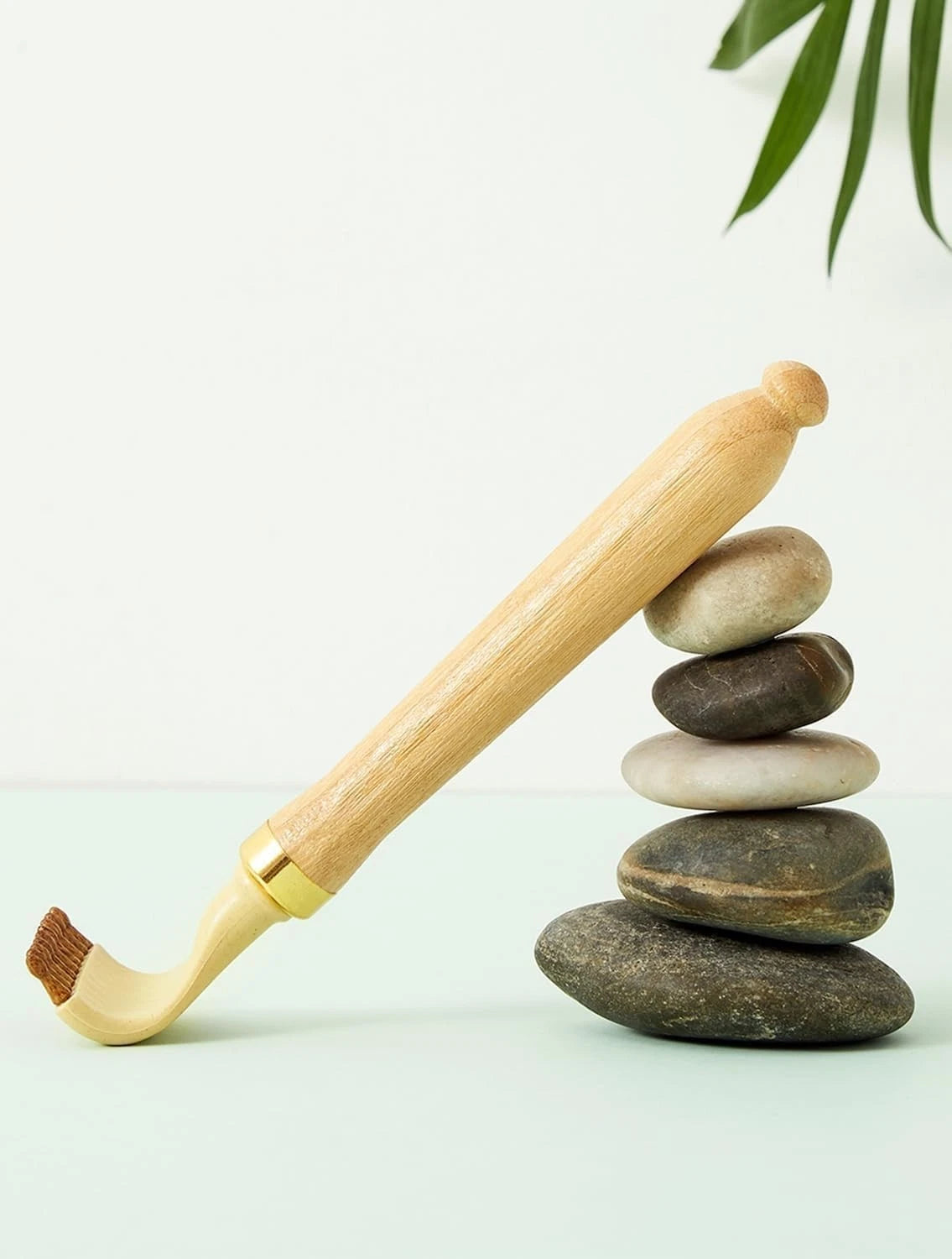 Eco-Friendly Extendable Bamboo Back Scratcher - Perfect Gift for All Occasions