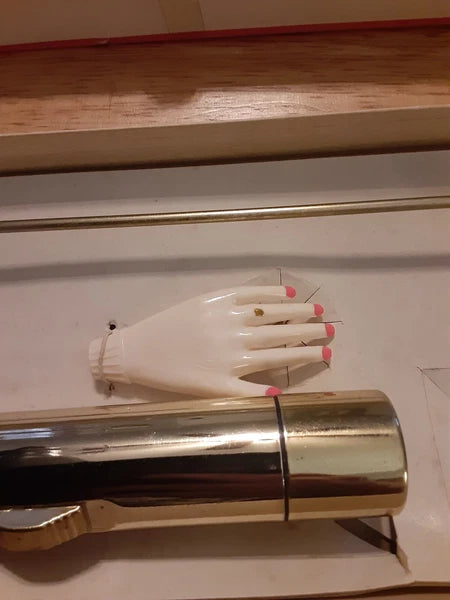 Deluxe Back Scratcher Battery Powered Vibrating 18" In Box - Works