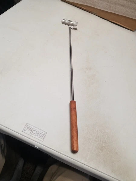 Diamond Visions Extenable Wood Handle Back Scratcher (D)